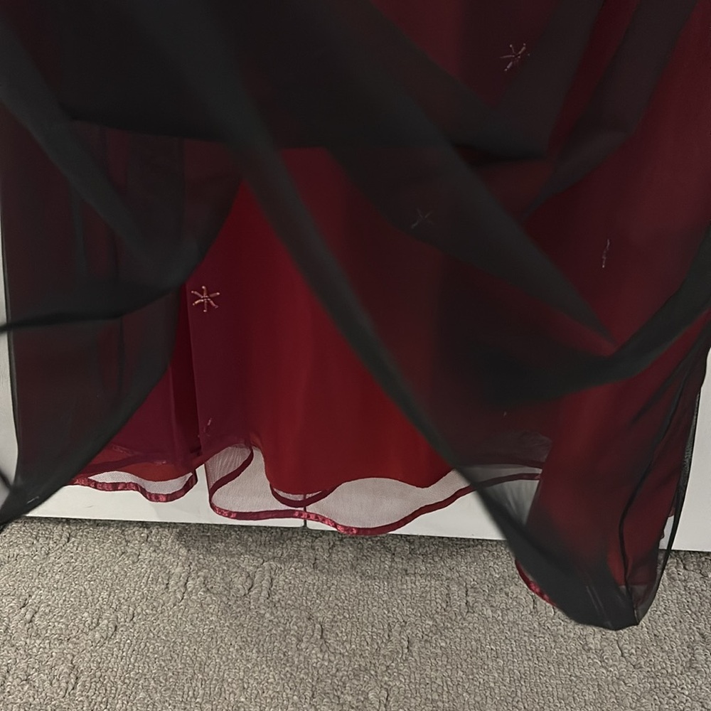 Express Shimmer Red & Black Tulle Midi Skirt With Red Beaded Embellishment Sz 4 - Picture 3 of 7
